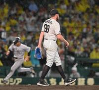 　４回、浅野に先制適時二塁打を許したビーズリー（撮影・西田忠信）