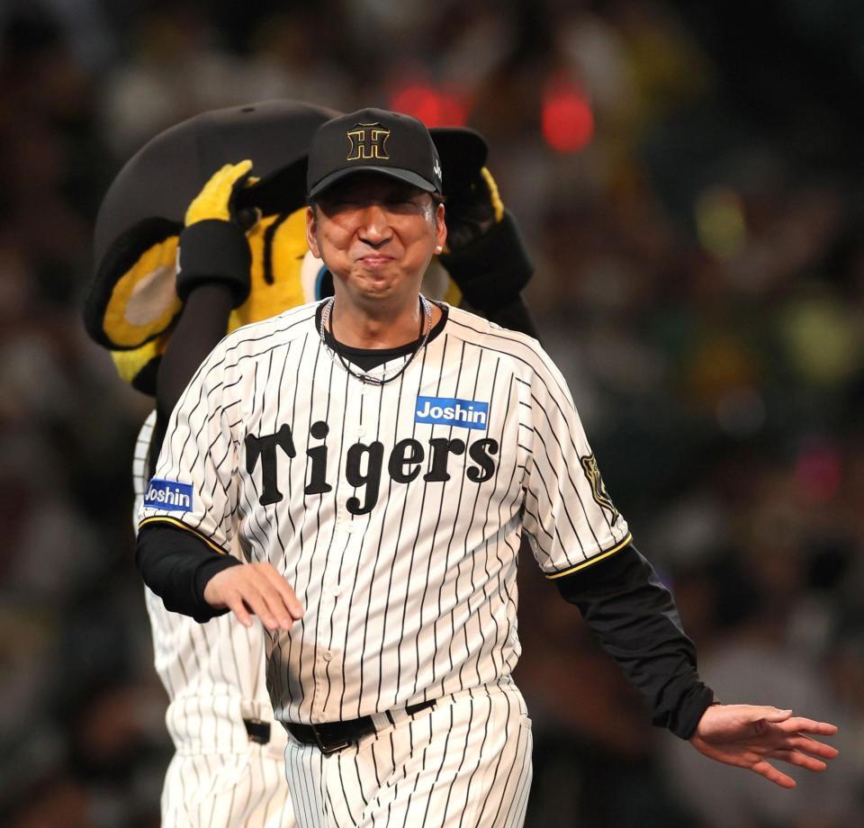 　巨人に勝利し、笑顔を見せる藤川監督（撮影・北村雅宏）