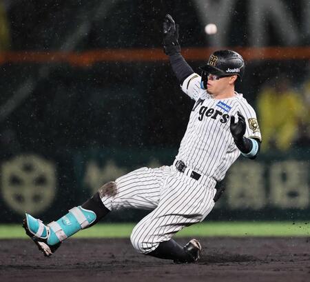 阪神・佐藤輝 二塁打マルチで長打3冠 球宴ファン投票で三塁手部門1位「応えられるように頑張りたい」