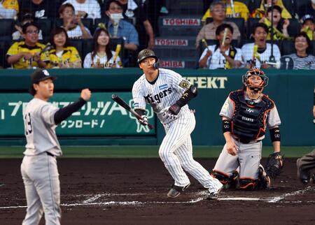 ２回、左越えに逆転２ランを放つ大山（撮影・山口登）