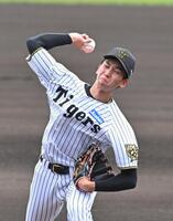 　力投する先発の今朝丸（撮影・西田忠信）