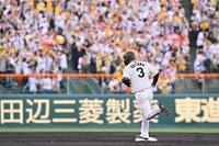 ２回、逆転２ランを放ち二塁を回る大山（撮影・西田忠信）