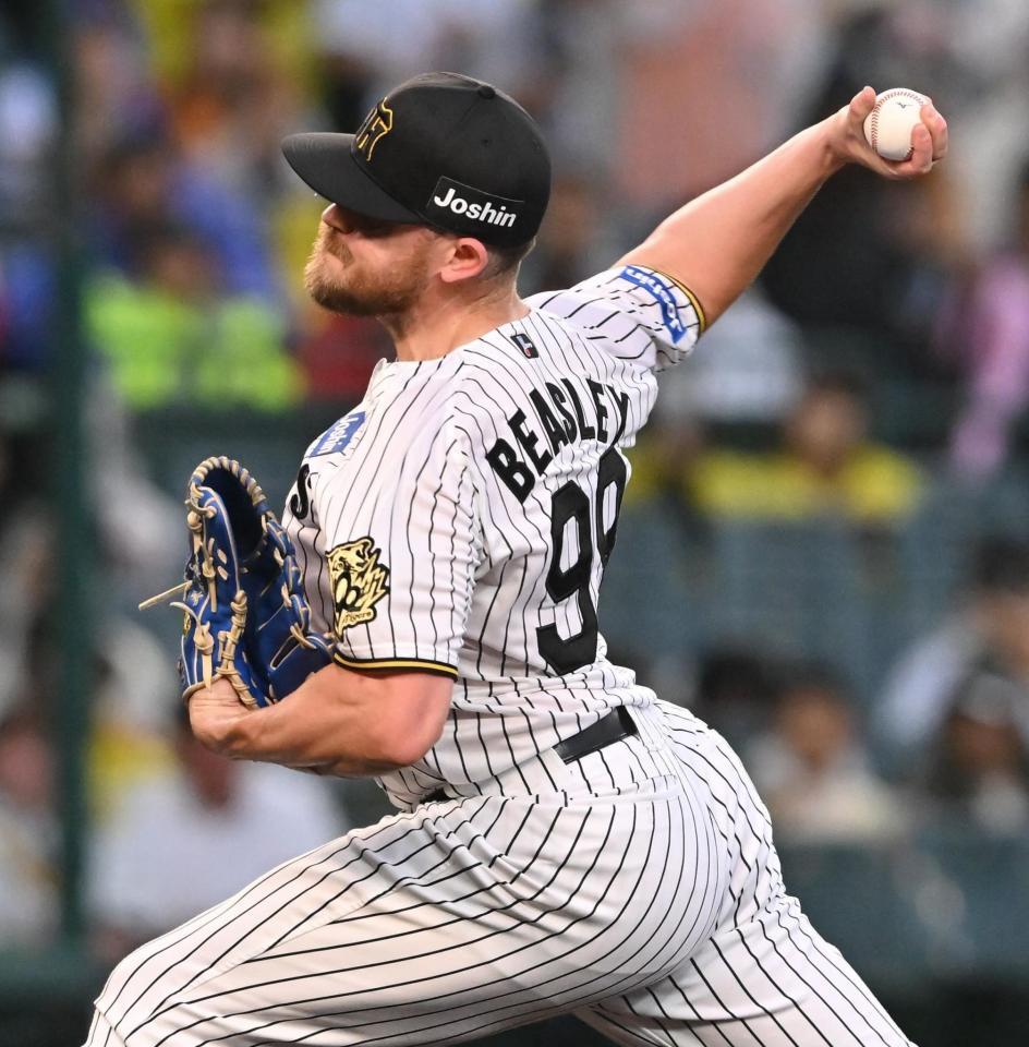 　力投する先発のビーズリー（撮影・西田忠信）