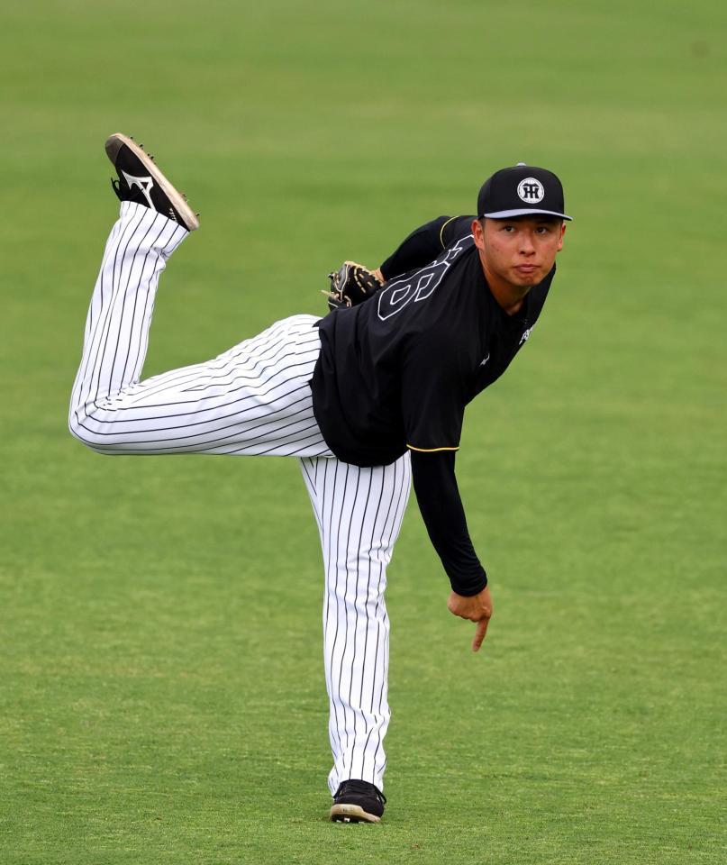 キャッチボールする椎葉（撮影・山口登）