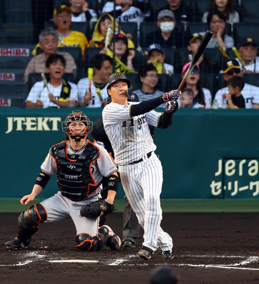 ２回、左越えに逆転２ランを放つ大山（撮影・山口登）