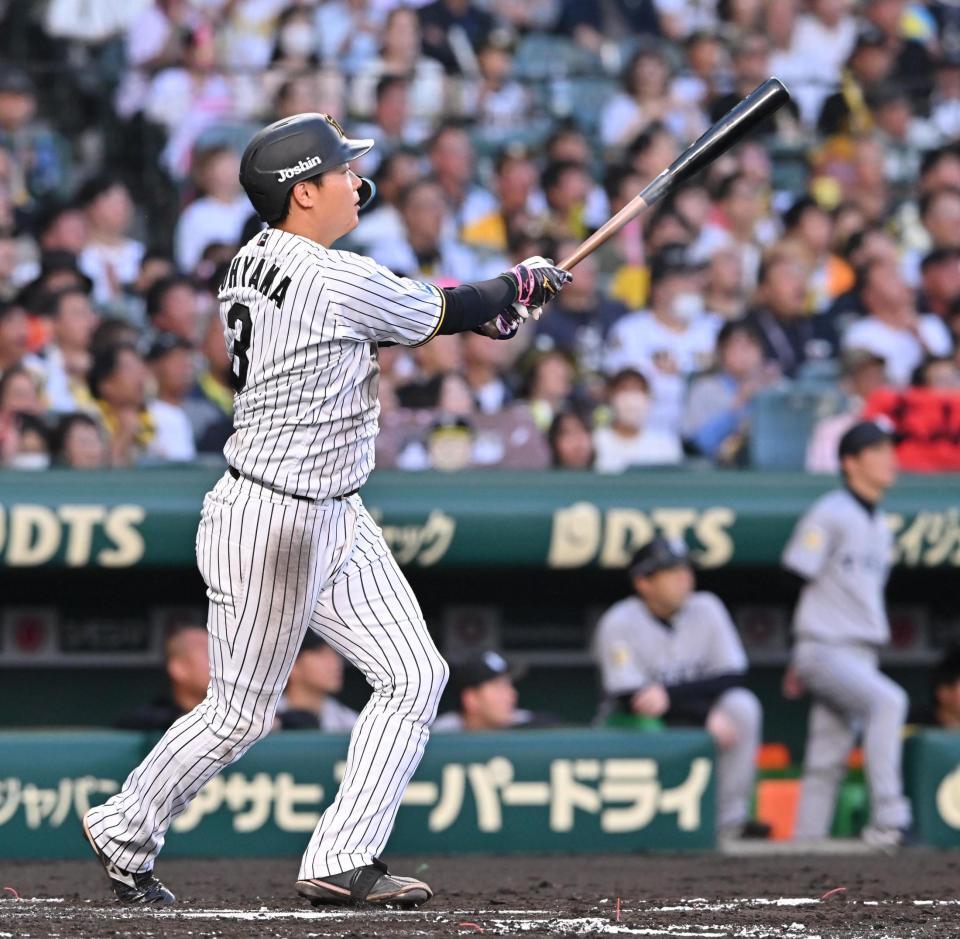 ２回、逆転２ランを放つ大山（撮影・西田忠信）