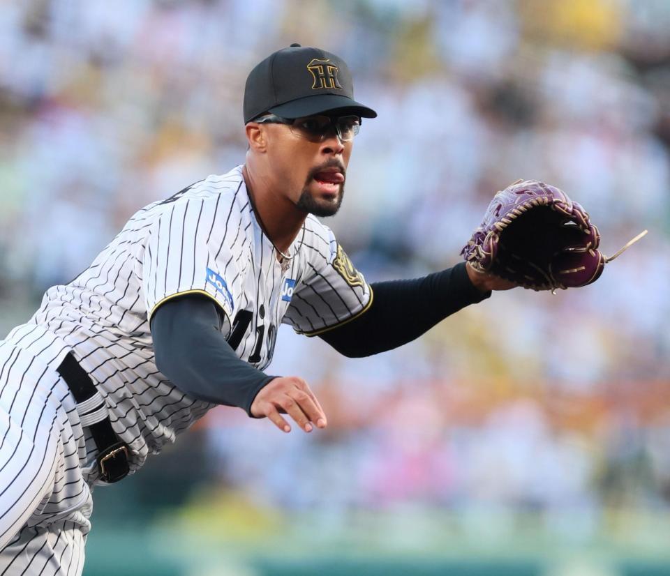 　力投するデュプランティエ（撮影・立川洋一郎）