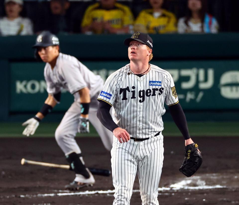 １１回、ネルソンは門脇に勝ち越し適時三塁打を許す（撮影・山口登）