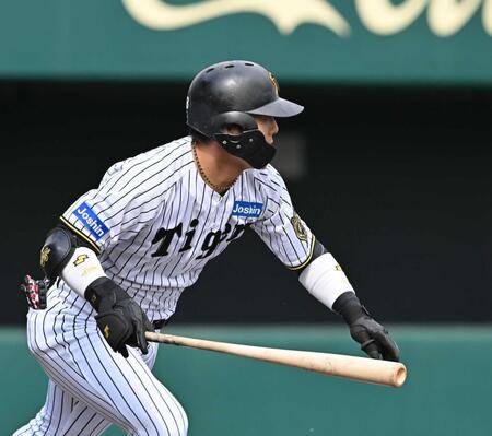 　ウエスタン・リーグ、オリックス戦で７回、左前打を放つ前川（撮影・西田忠信）