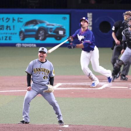 【写真】気合入りまくり どんなもんじゃと言わんばかりにほえる村上