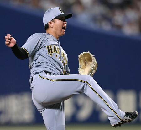 　６回、気迫の投球を見せる村上（撮影・田中太一）