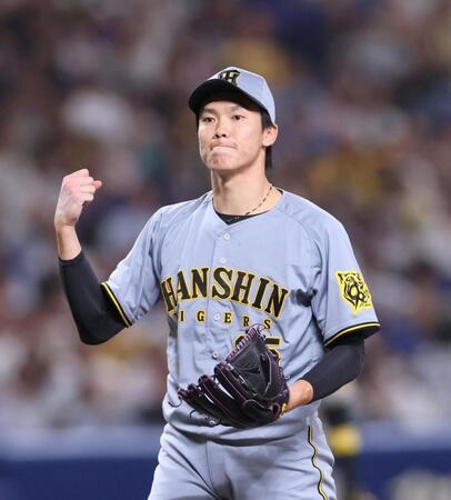 　１０回、板山を空振り三振に仕留めた湯浅（撮影・北村雅宏）