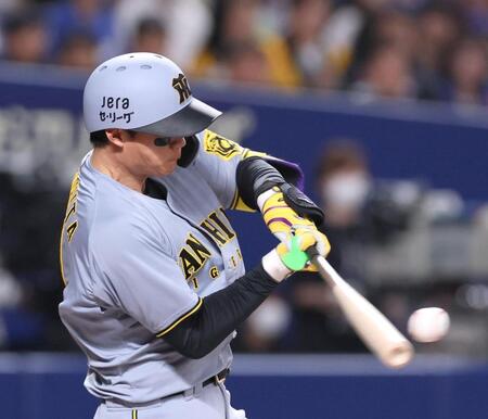 　１１回、２点適時二塁打を放つ森下（撮影・北村雅宏）