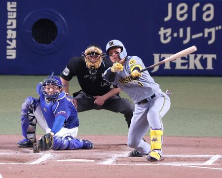 　７回、空振り三振に倒れる森下（撮影・立川洋一郎）