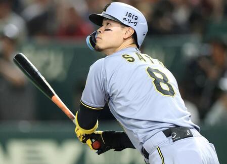 阪神　佐藤輝明が特大の１２号同点ソロ　右翼手がほぼ動かない確信の一撃　２位に４本差をつけキング独走