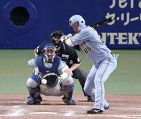 　四球を選ぶ渡辺（撮影・立川洋一郎）