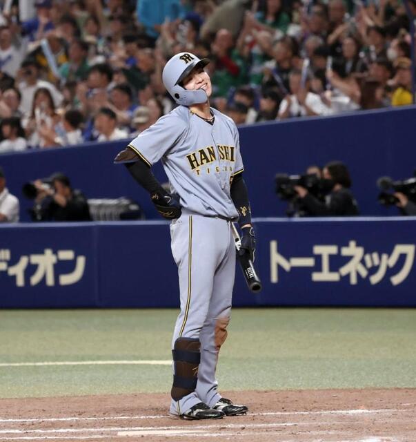 阪神・中野は厳しい表情で無言貫く 同点チャンスに見逃し三振 直前には