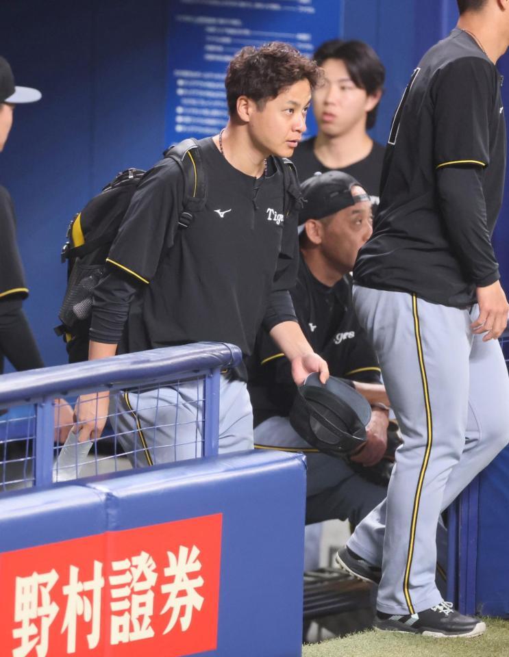 　練習に向かう大竹（撮影・北村雅宏）