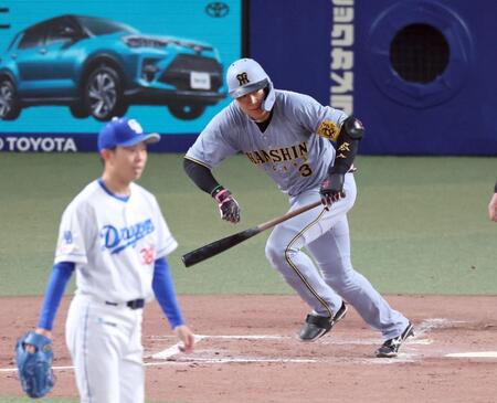 　５回、左前打を放つ大山（撮影・立川洋一郎）