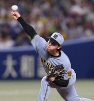 　８回から登板する工藤（撮影・北村雅宏）