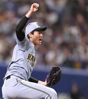 　７回を無失点に抑える湯浅（撮影・田中太一）