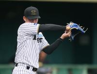 　７回、逆転を許した富田（撮影・石井剣太郎）