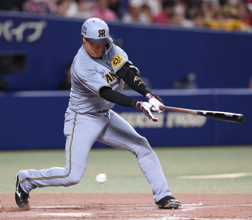 　５回、ファウルを放つ大山（撮影・北村雅宏）