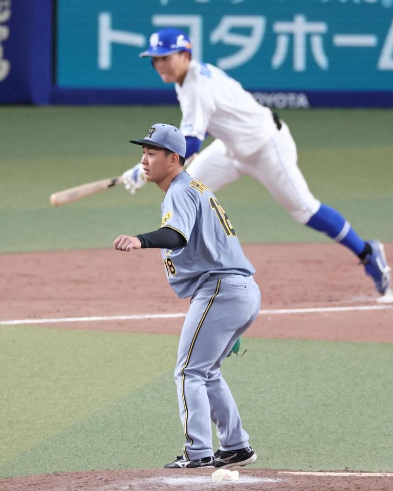 　５回、岡林に同点適時打を打たれる伊原（撮影・立川洋一郎）