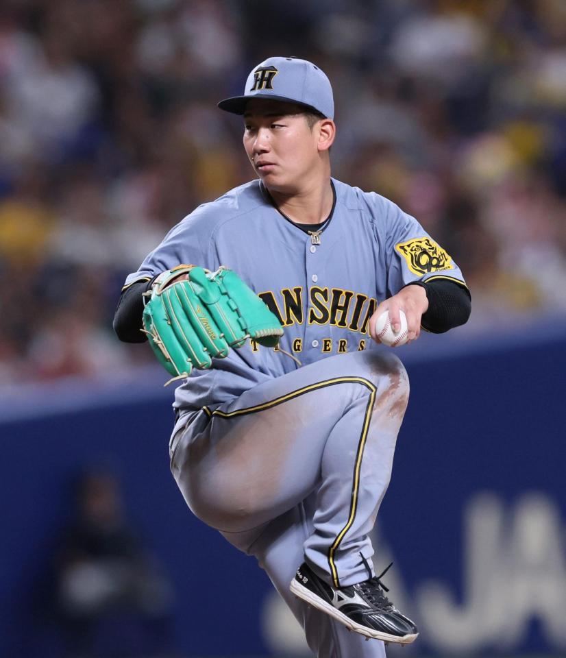 　土のついたユニフォームで力投する伊原（撮影・北村雅宏）