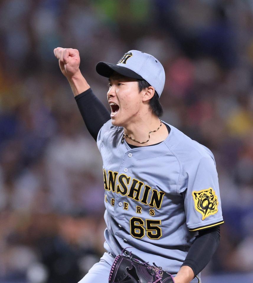 　７回、三者凡退に仕留め、雄たけびを上げる湯浅（撮影・北村雅宏）