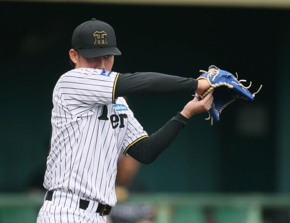 　７回、逆転を許した富田（撮影・石井剣太郎）