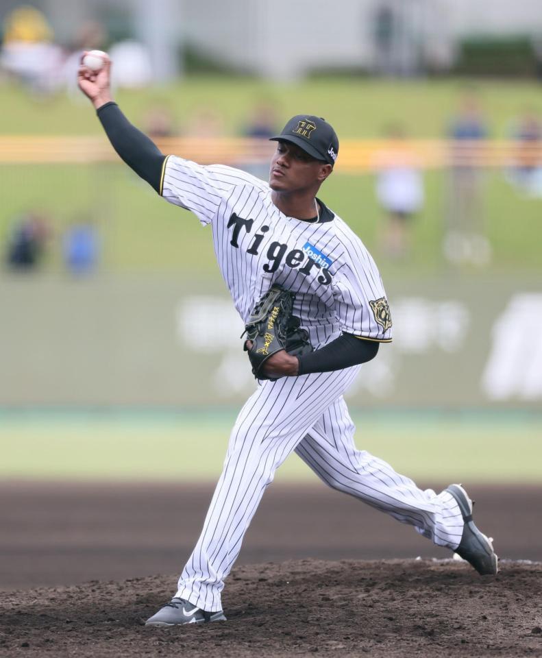 　力投するマルティネス（撮影・石井剣太郎）