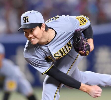 　７回から登板する湯浅（撮影・北村雅宏）