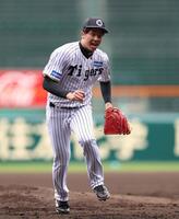 　守備練習に励む才木（撮影・北村雅宏）