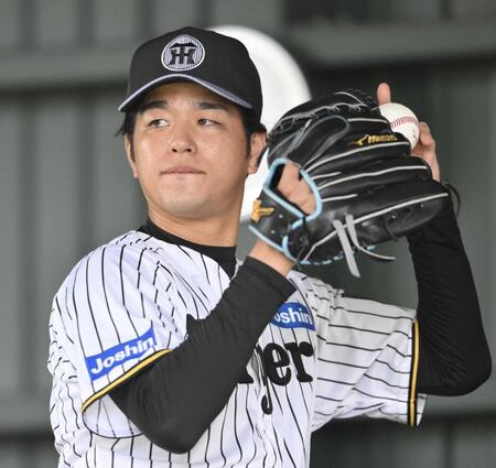 　３度目のブルペン入りをした高橋