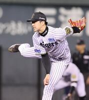 　ＤｅＮＡ打線を相手に力投する才木＝２７日