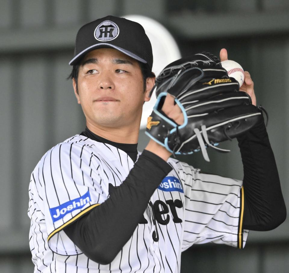 　３度目のブルペン入りをした高橋