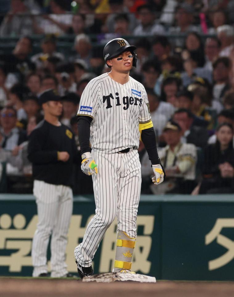 　３回、チャンスで遊ゴロに倒れた森下（撮影・北村雅宏）