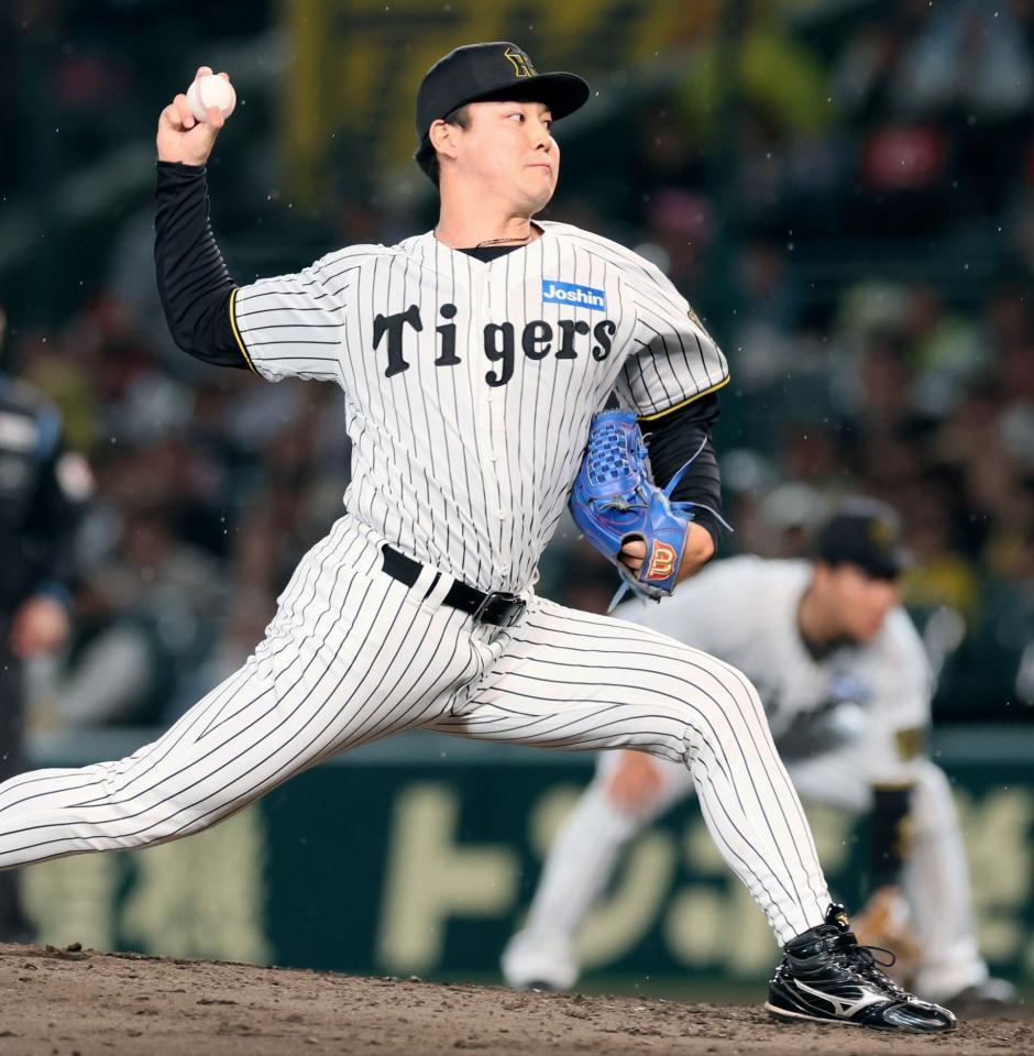 　９回表に登板し力投する木下（撮影・立川洋一郎）