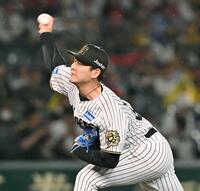 　９回、プロ初登板を果たし、力投する木下（撮影・西田忠信）