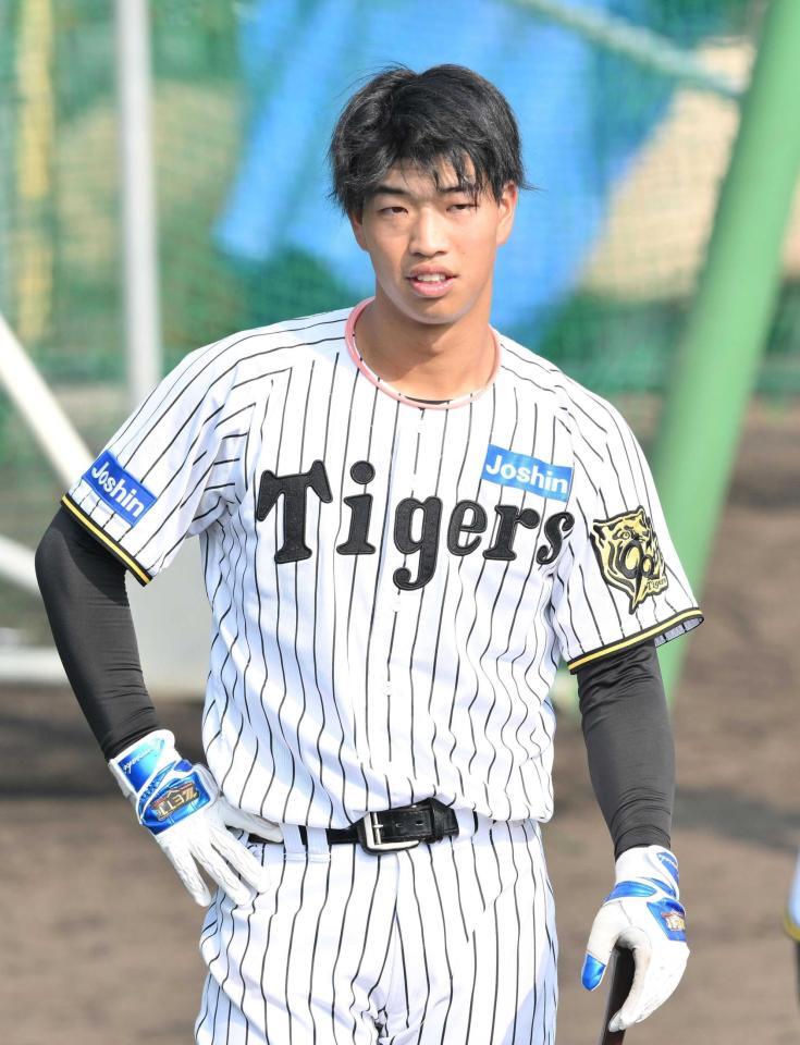 　精力的にバットを振った百崎