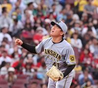 　２回、指先が狂い、表情を曇らせる村上（撮影・市尻達拡）