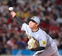 　先発し、力投する村上（撮影・市尻達拡）
