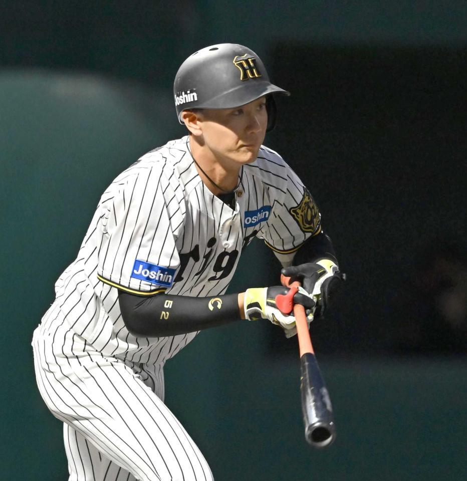 　４回、適時打を放つ山田（撮影・西田忠信）