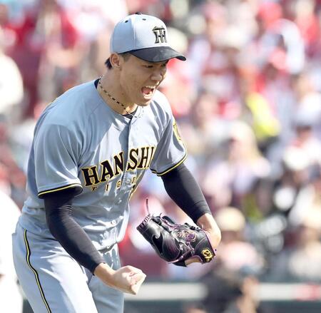 　７回、満塁のピンチで無失点に抑え、気迫を見せる湯浅（撮影・田中太一）