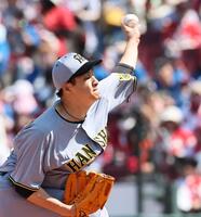 　先発し、投げ込む大竹（撮影・田中太一）