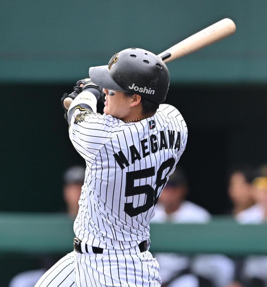 　２回、二塁打を放つ前川（撮影・西田忠信）