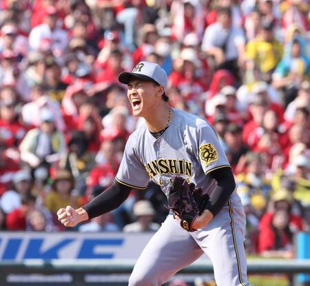 　７回のピンチで、野間を空振り三振に斬り、吼える湯浅（撮影・市尻達拡）