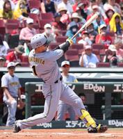 　１回、左越え２ランを放つ森下（撮影・市尻達拡）