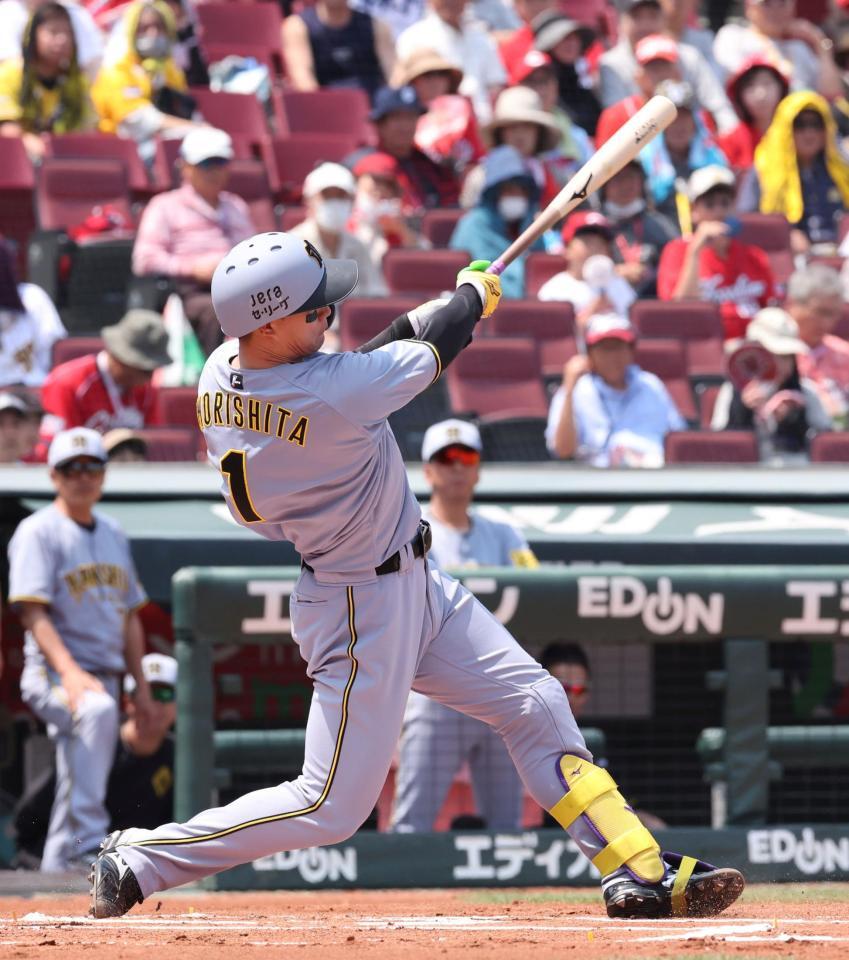 　１回、左越え２ランを放つ森下（撮影・市尻達拡）